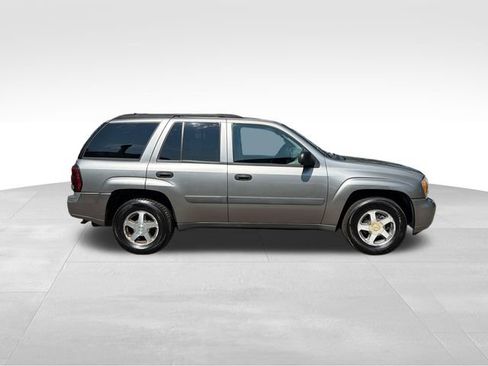 Used 2005 Chevrolet TrailBlazer LS w/ LS Preferred Equipment Group AWD/4WD image 2