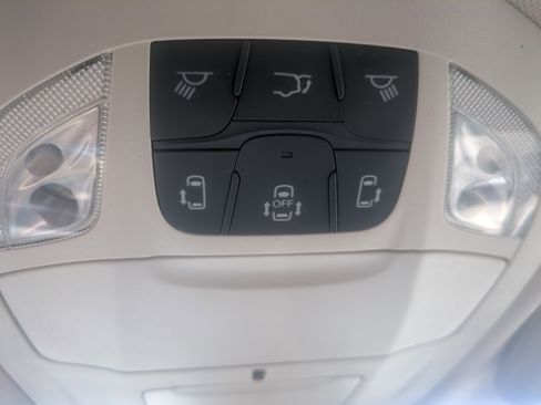 Used 2024 Chrysler Pacifica Touring-L FWD image 24
