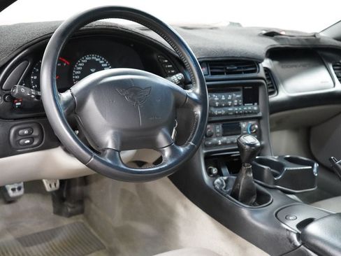 Used 2000 Chevrolet Corvette Coupe RWD image 19