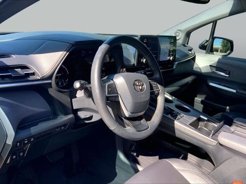 Used 2024 Toyota Sienna XLE Woodland Edition AWD/4WD image 18