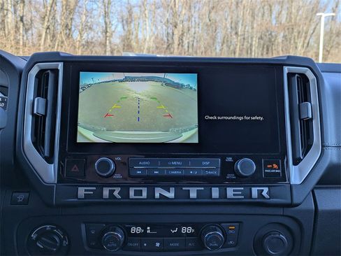 Used 2025 Nissan Frontier SV w/ SV Convenience Package image 14