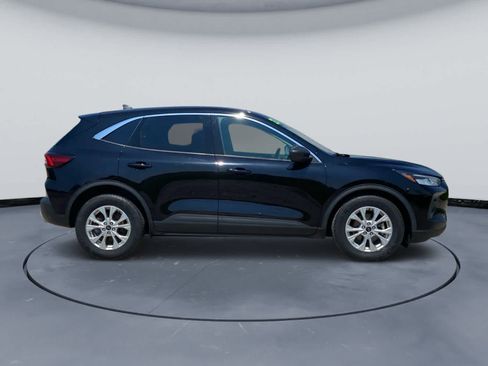 Used 2023 Ford Escape Active w/ Cold Weather Package FWD image 9