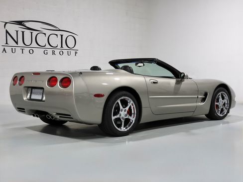 Used 1999 Chevrolet Corvette Convertible w/ Performance Handling Pkg RWD image 12