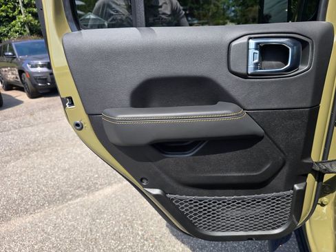 New 2025 Jeep Gladiator Sport image 37