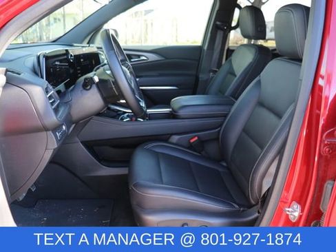 Used 2025 Chevrolet Traverse LT AWD/4WD image 19