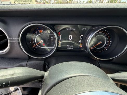 Used 2020 Jeep Wrangler Unlimited Sahara AWD/4WD image 9