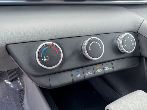 Certified 2024 Hyundai Elantra SE FWD image 27