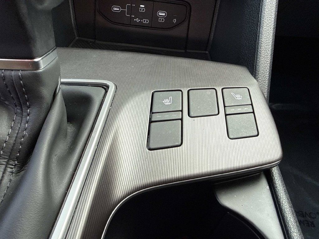 Used 2026 Kia Sportage EX FWD image 34