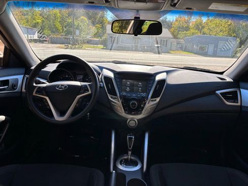 Used 2015 Hyundai Veloster image 25