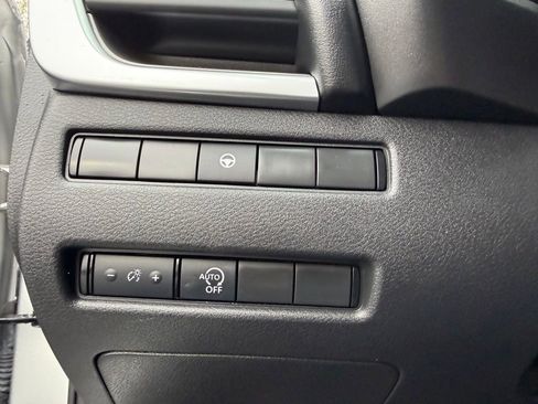 Used 2023 Nissan Rogue SV image 18