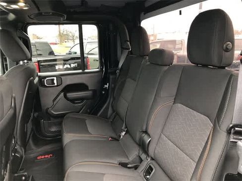 Used 2023 Jeep Gladiator Mojave image 27