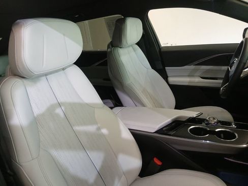 Used 2024 Cadillac Lyriq Luxury AWD/4WD image 13