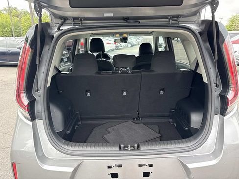 Used 2025 Kia Soul LX w/ LX Technology Package FWD image 12