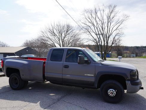 Used 2004 GMC Sierra 3500 4x4 Extended Cab w/ Heavy-Duty Power Package image 10