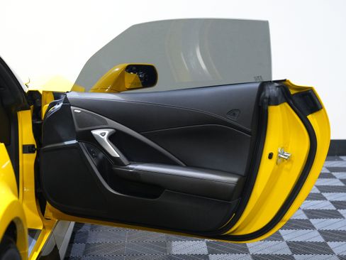 Used 2015 Chevrolet Corvette Z06 w/ Z07 Performance Package image 24