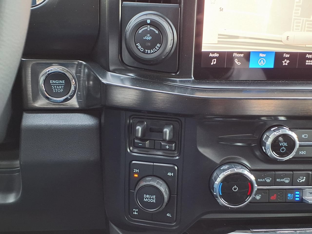 New 2026 Ford F350 Lariat w/ Lariat Premium Package AWD/4WD image 13