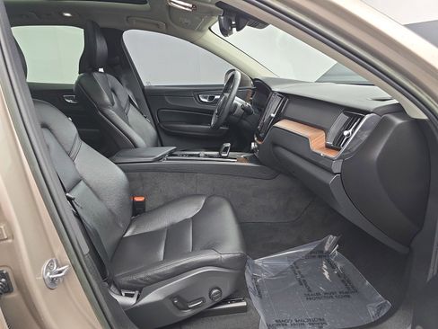 Used 2023 Volvo XC60 B5 Plus w/ Protection Package Premier FWD image 36
