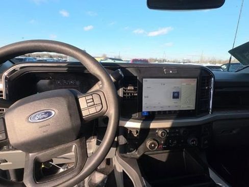 Used 2025 Ford F350 XLT w/ Black Appearance Package image 5