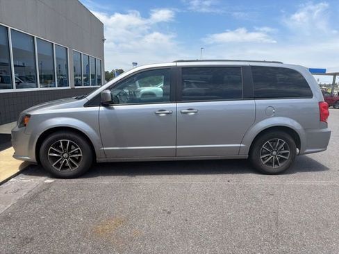 Used 2018 Dodge Grand Caravan GT FWD image 17