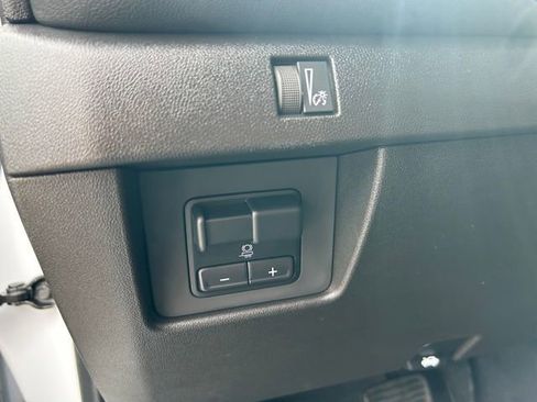 Used 2023 Chevrolet Colorado LT w/ LT Convenience Package II AWD/4WD image 21
