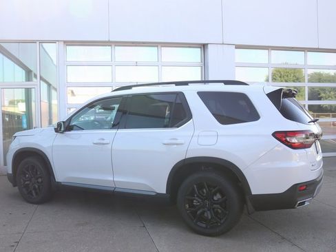 New 2025 Honda Pilot Touring image 31