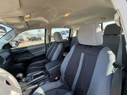 Used 2016 Toyota Tacoma SR w/ SR Convenience Package image 14
