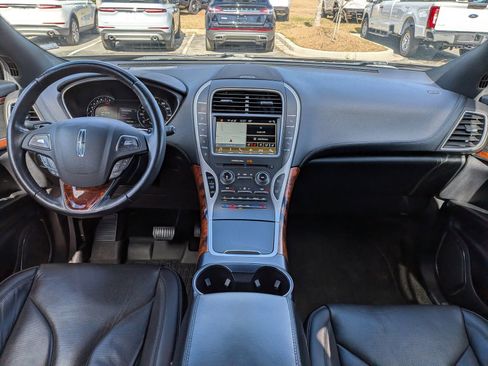 Used 2018 Lincoln MKX Reserve w/ Driver Assistance Package image 17