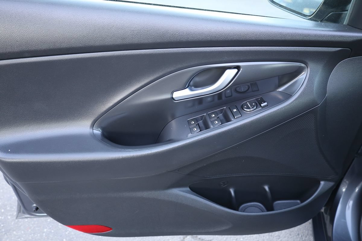 Used 2018 Hyundai Elantra GT FWD image 10