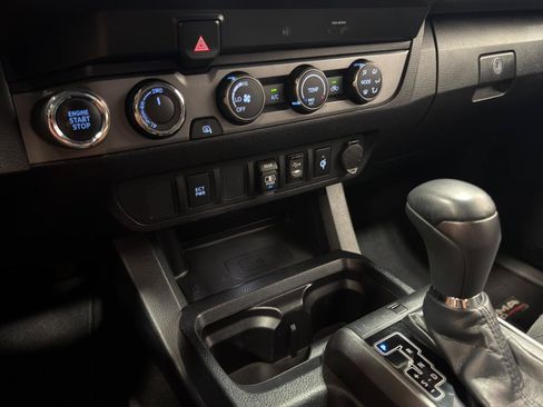 Used 2019 Toyota Tacoma TRD Off-Road AWD/4WD image 20