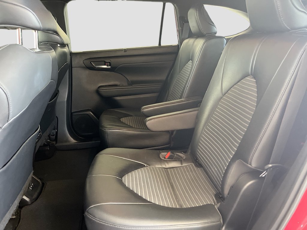 Used 2022 Toyota Highlander XSE FWD image 25