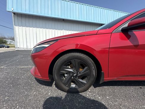 Certified 2022 Hyundai Elantra SEL image 17