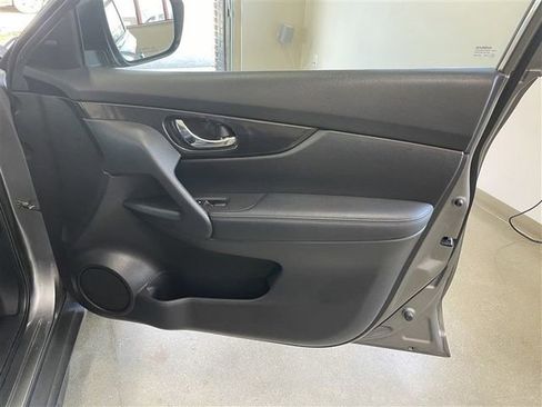 Used 2018 Nissan Rogue S AWD/4WD image 20