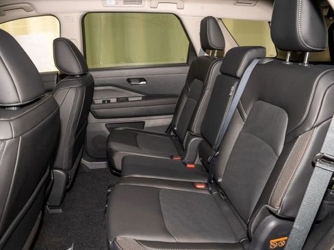 New 2026 Nissan Pathfinder SL image 17