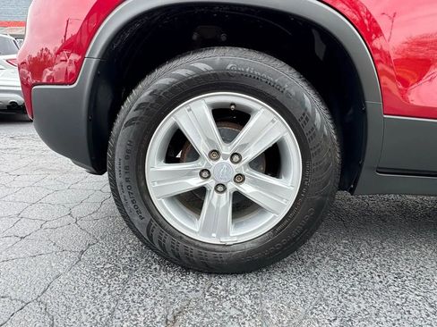 Used 2019 Chevrolet Trax LT w/ LT Convenience Package FWD image 13