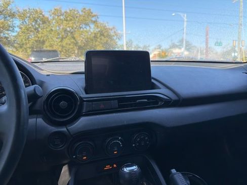 Used 2019 MAZDA MX-5 Miata Sport w/ I-ACTIVSENSE Sport Package image 10