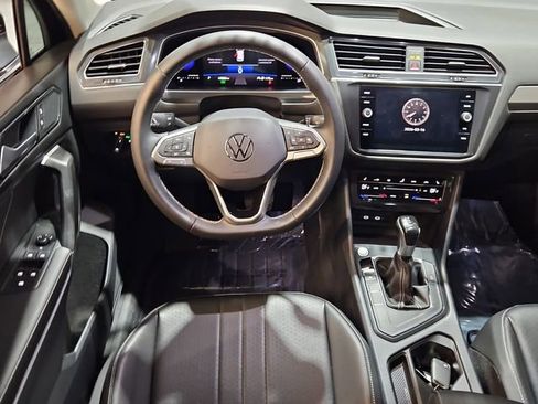 Used 2022 Volkswagen Tiguan SE image 15