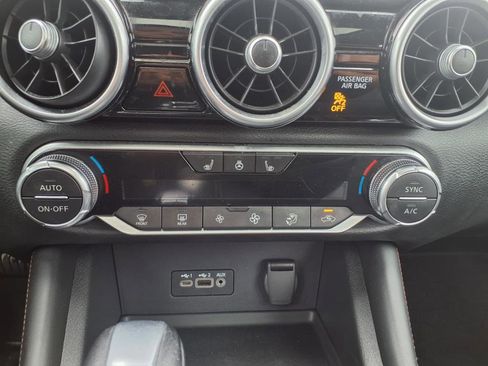 Used 2023 Nissan Sentra SR w/ SR Premium Package image 19