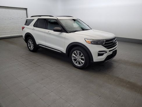 Used 2020 Ford Explorer XLT w/ Equipment Group 202A AWD/4WD image 11