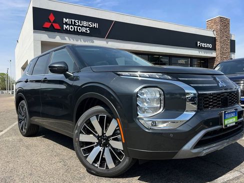 New 2026 Mitsubishi Outlander SE image 2