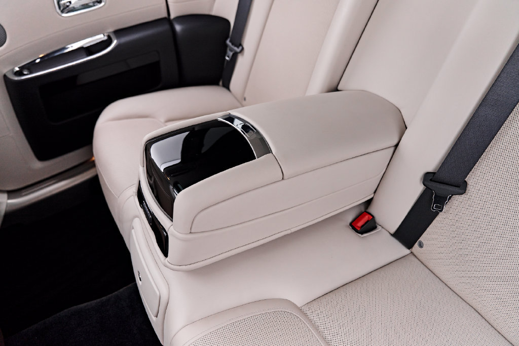 Used 2016 Rolls-Royce Ghost RWD image 56