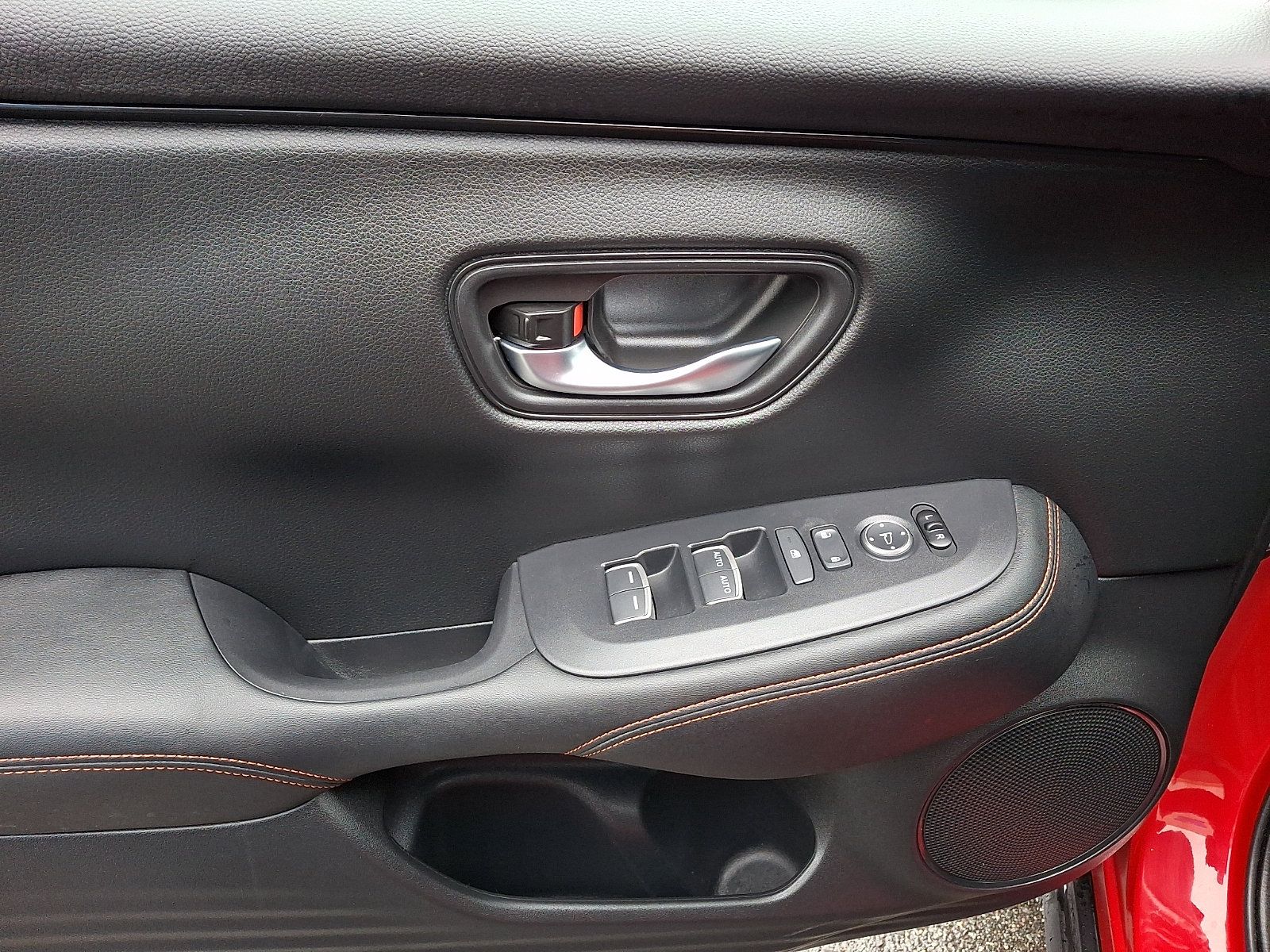 Used 2025 Honda HR-V Sport image 12