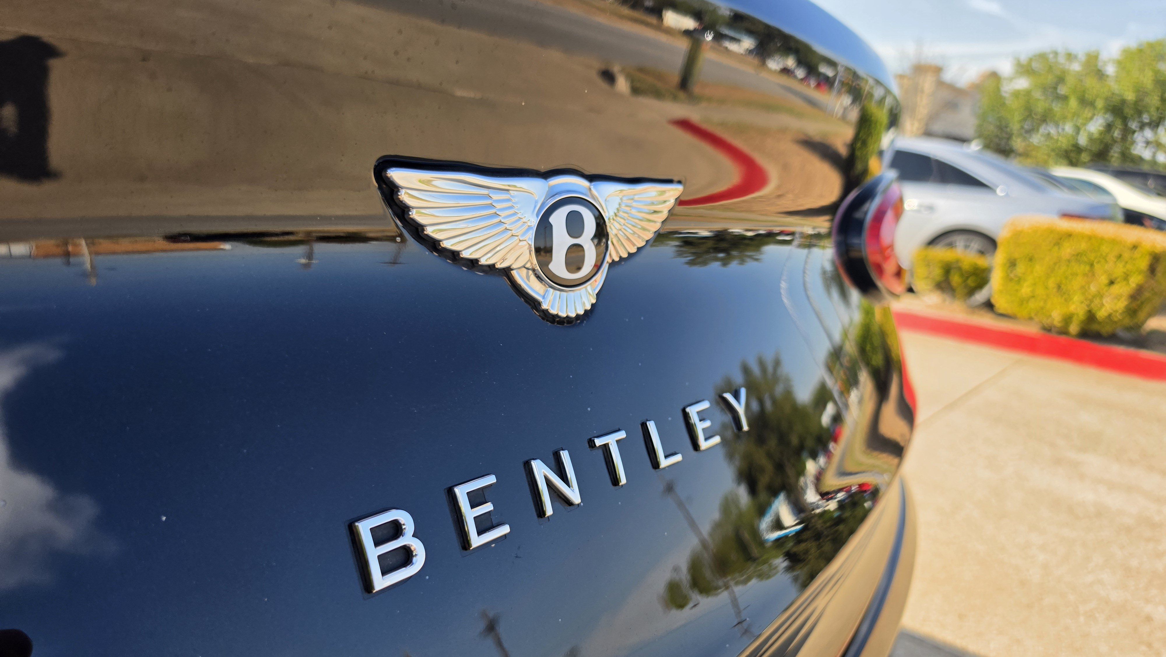 Used 2022 Bentley Bentayga AWD/4WD image 17