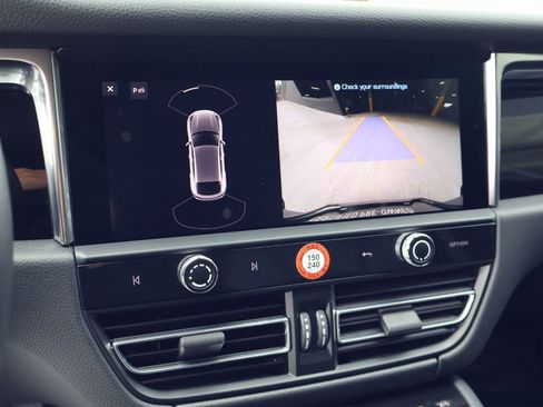 Certified 2025 Porsche Macan AWD/4WD image 19