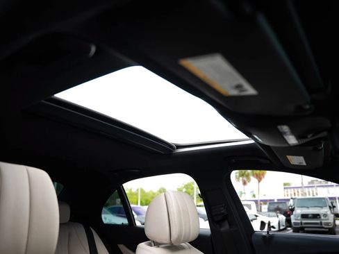 Used 2017 Mercedes-Benz E 300 4MATIC image 55