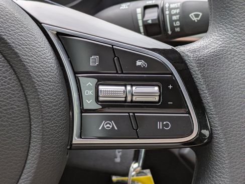 Certified 2023 Kia Forte LXS FWD image 17