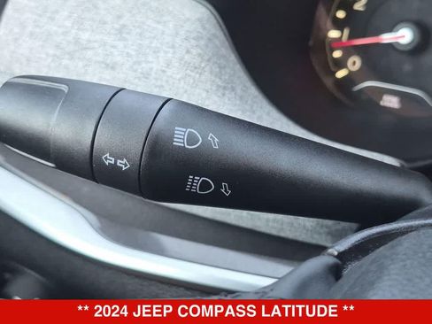 Used 2024 Jeep Compass Latitude AWD/4WD image 25