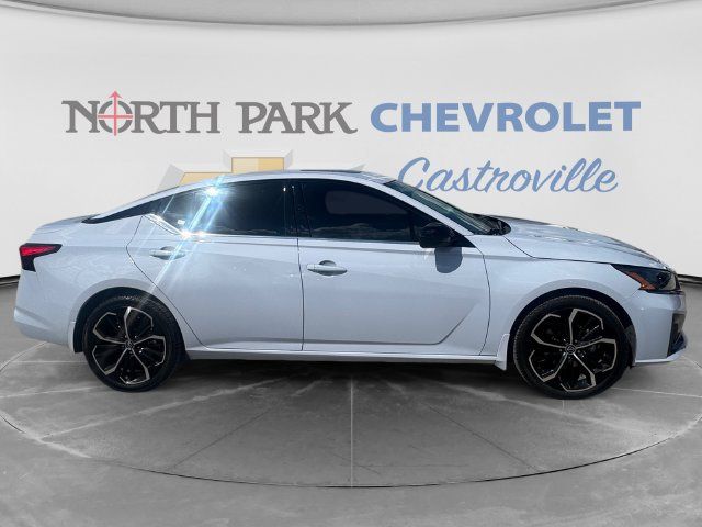 Used 2024 Nissan Altima 2.5 SR w/ SR Premium Package AWD/4WD image 2