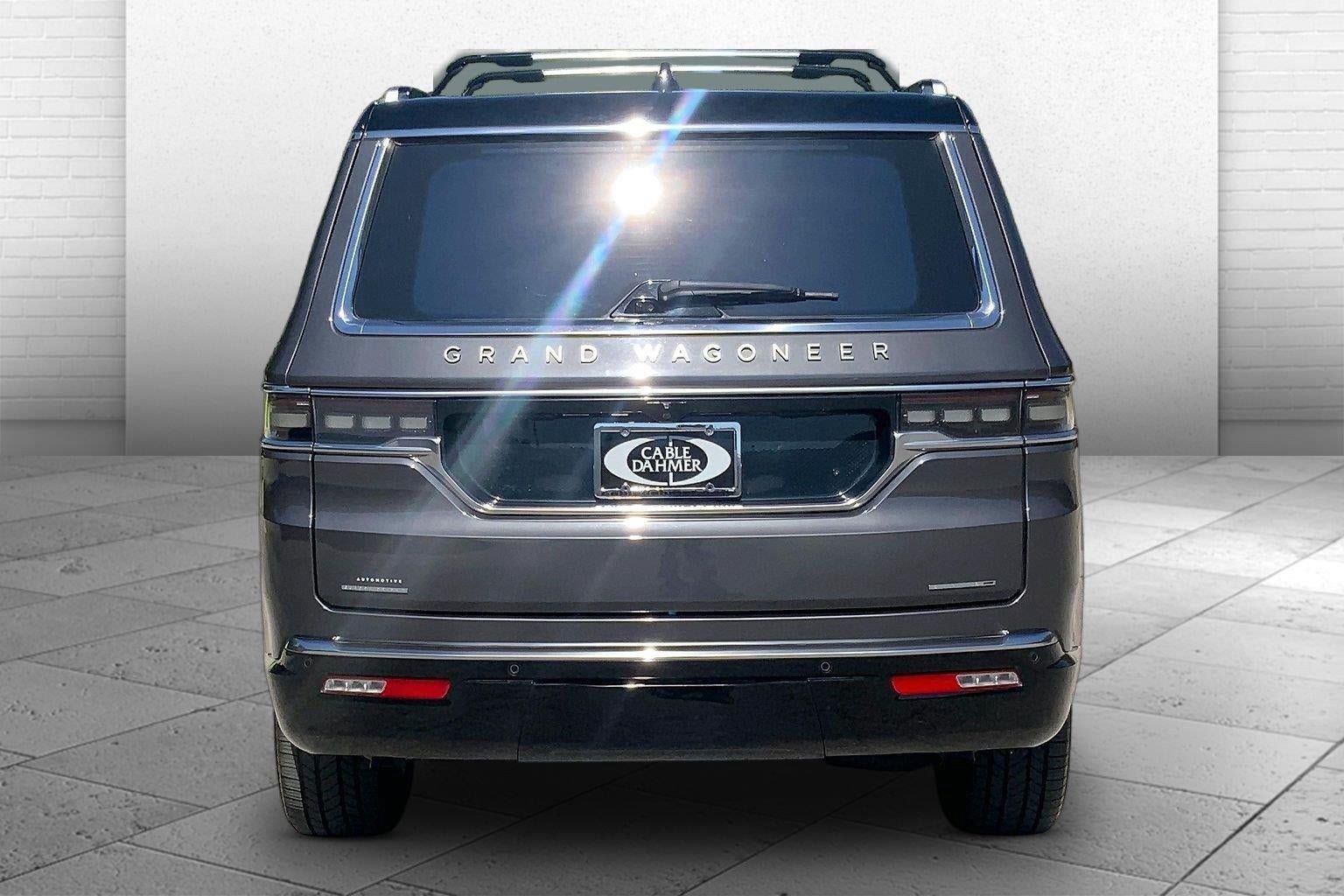 Used 2022 Jeep Grand Wagoneer Series III w/ Rear Seat Video Group 1 AWD/4WD image 3