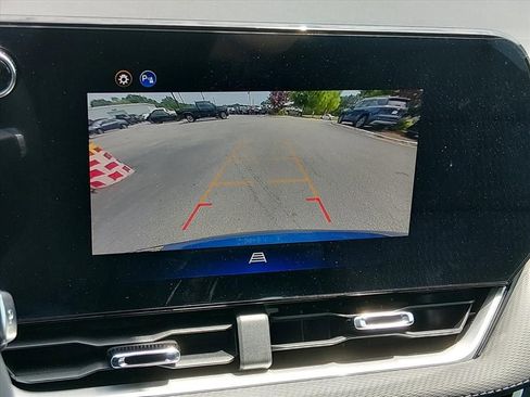 New 2026 Chevrolet Equinox LT w/ LPO, Floor Liner Package FWD image 18