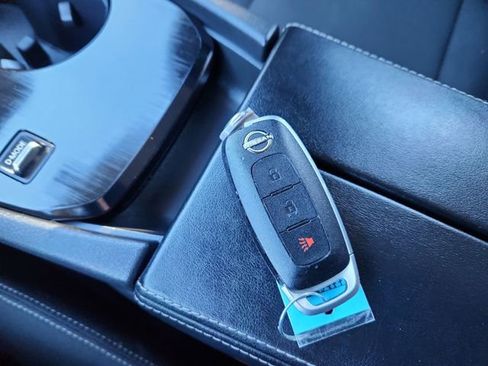 Used 2024 Nissan Rogue S image 44